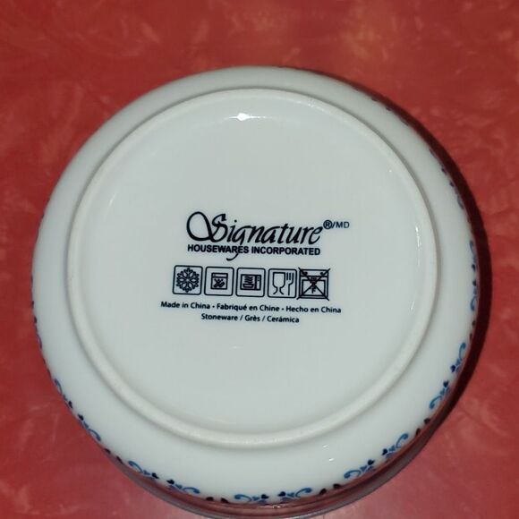 Signature Housewares Storage Bowl with Lid… - Picture 3 of 5